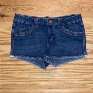 EUC Jolt frayed shorts size 13 💫🌟✨